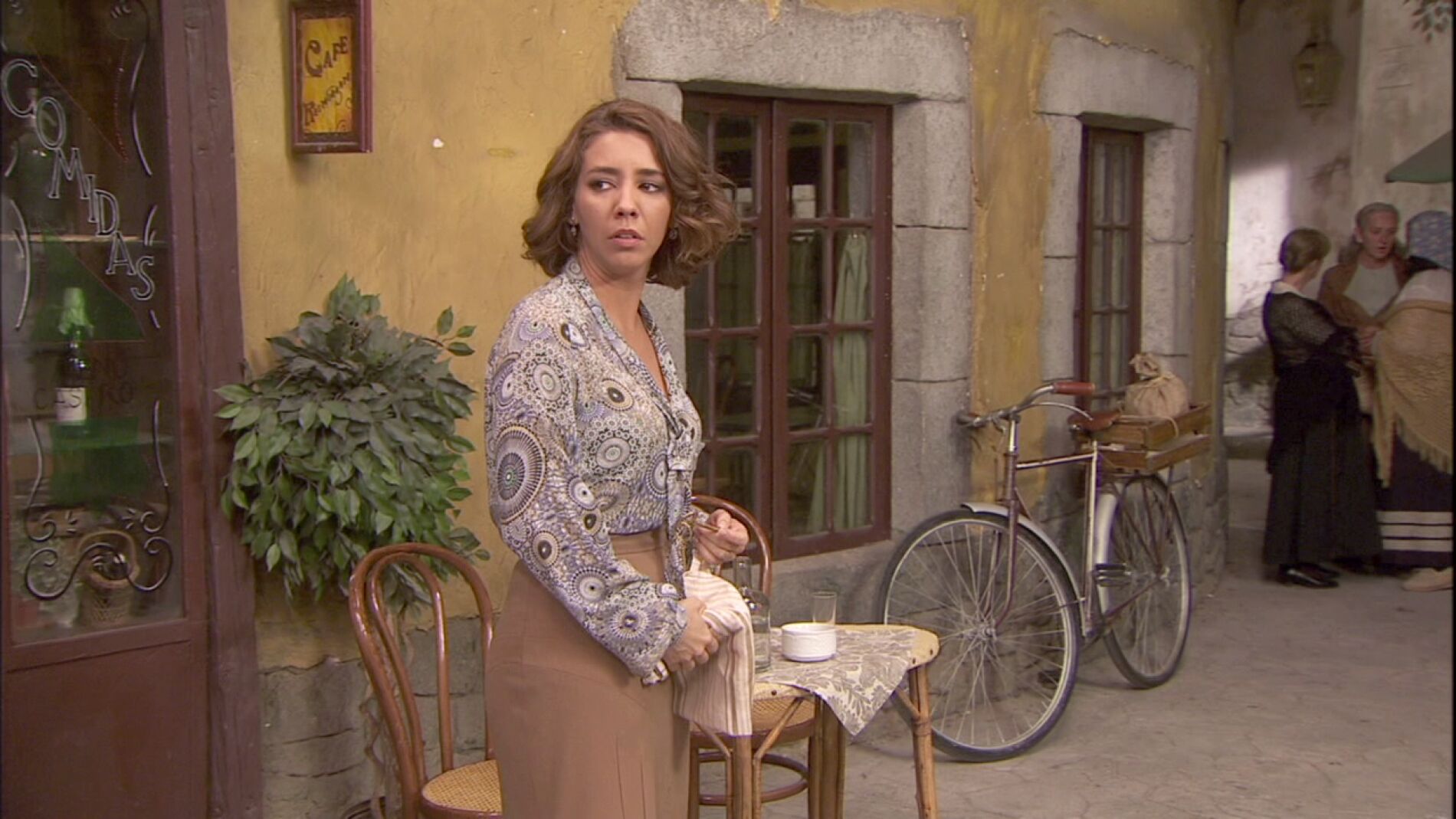 Emilia consigue la llave de la Casona