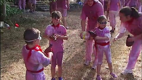 Frame 25.883695 de: 75.000 litros de vino como munici&oacute;n en la &ldquo;Batalla de Haro&rdquo;