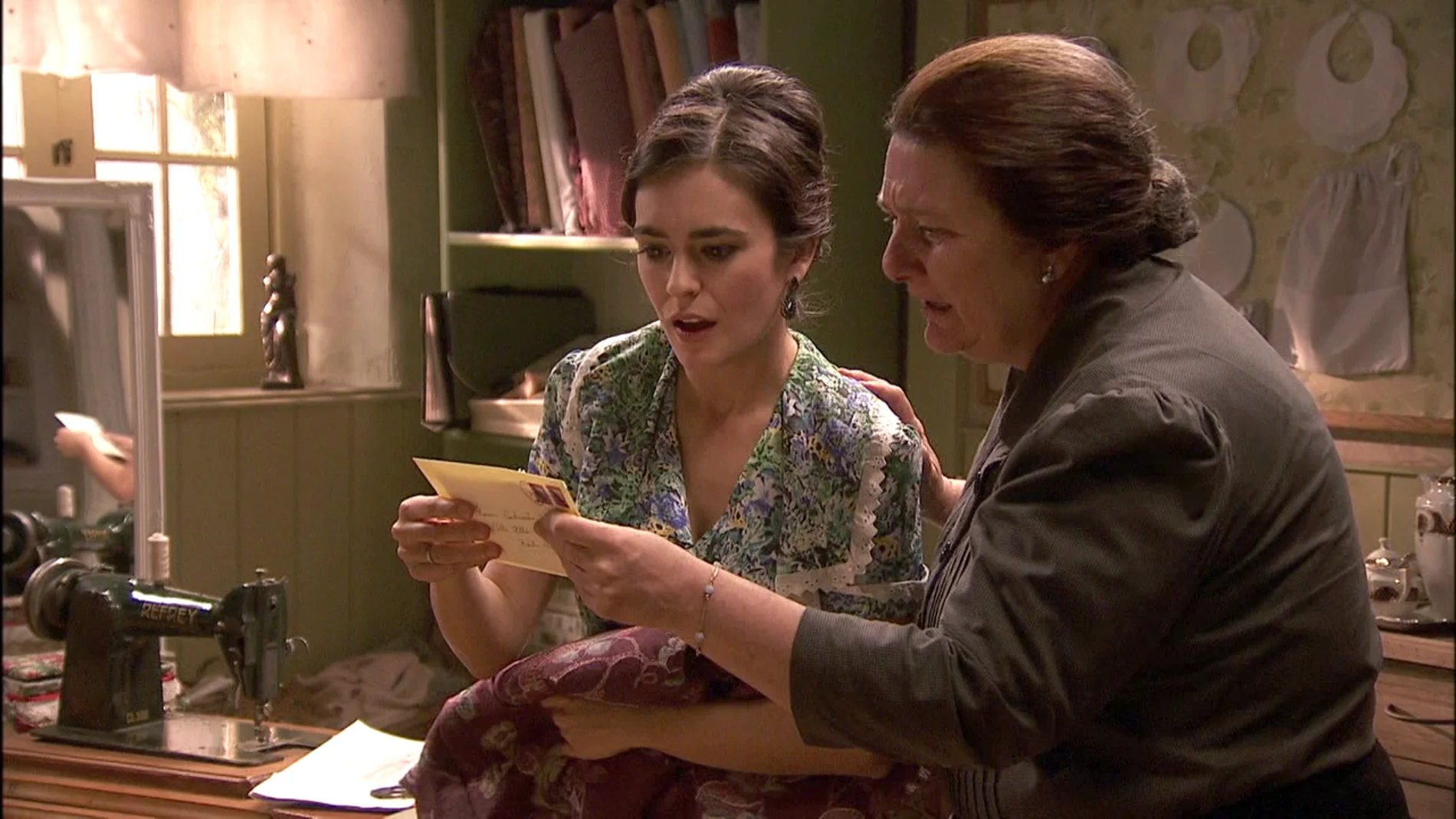 Rosario recibe una carta de su hija Mariana