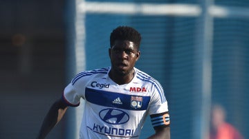 Umtiti, en un partido con el Olympique de Lyon