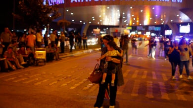 Suspendidos los vuelos en el aeropuerto Ataturk de Estambul tras el atentado