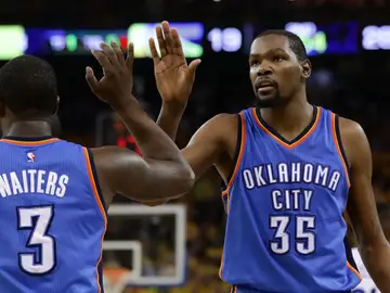 Kevin Durant y Waiters durante un partido Kevin Durant y Waiters durante un partido