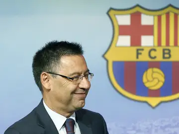 Josep María Bartomeu, junto al escudo del Barcelona Josep María Bartomeu, junto al escudo del Barcelona