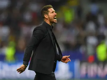 Simeone, enfadado en la banda Simeone, enfadado en la banda