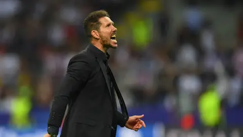 Simeone, enfadado en la banda Simeone, enfadado en la banda
