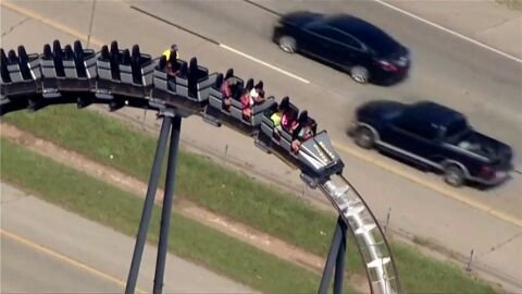 Frame 24.119825 de: Atrapados en una monta&ntilde;a rusa a 30 metros del suelo 