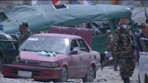 Frame 11.865439 de: Al menos 38 muertos en un doble atentado suicida en Kabul