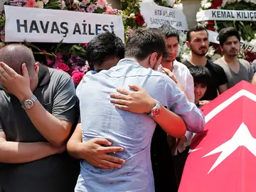 Funeral de una de las víctimas mortales del atentado de Estambul Funeral de una de las víctimas mortales del atentado de Estambul