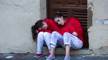 Dos chicas en San Fermín