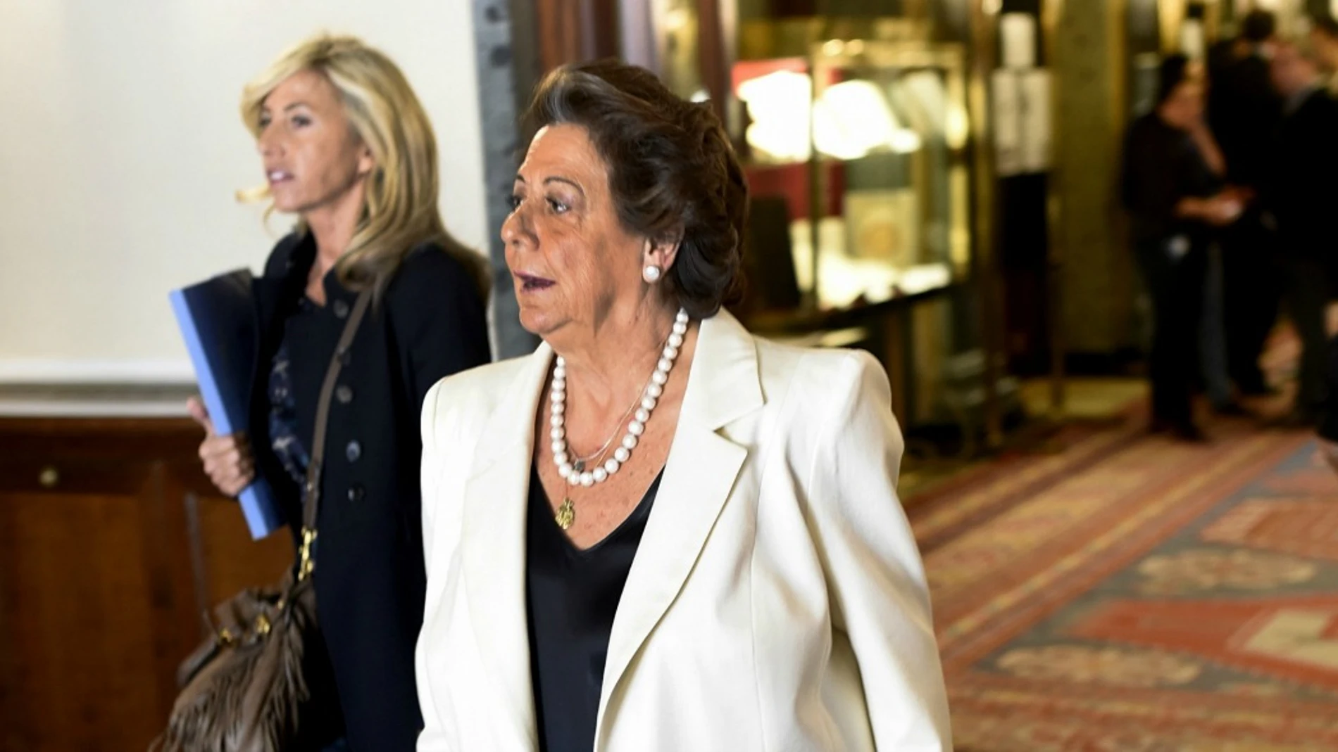 Barberá presenta sus credenciales en el Senado Barberá presenta sus credenciales en el Senado