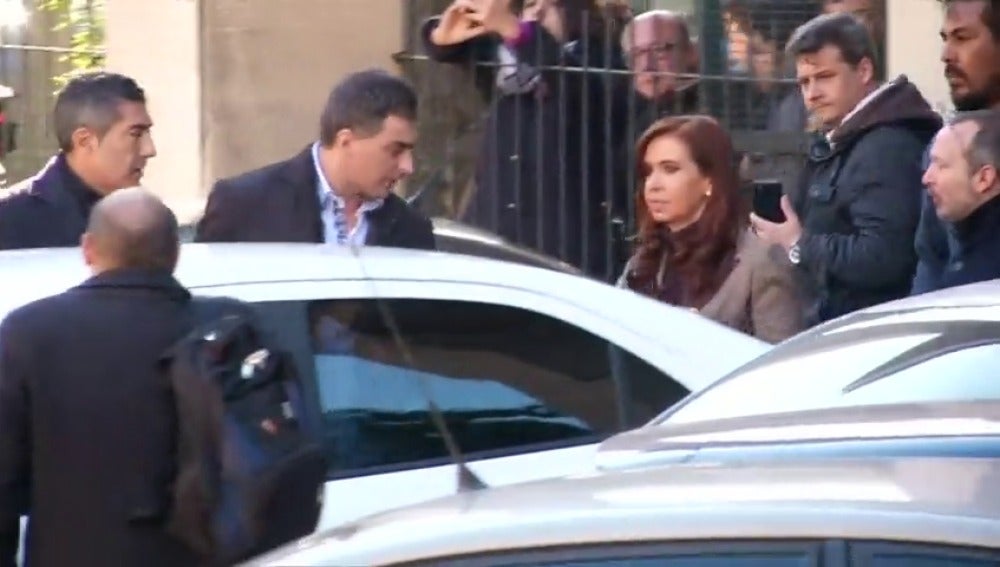 Frame 33.59092 de: Cristina Fernández de Kirchner denuncia persecución judicial tras el embargo de sus bienes