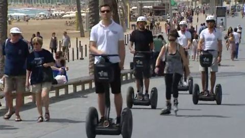 Frame 13.337302 de: Patinetes el&eacute;ctricos y similares, prohibidos en algunas zonas de Barcelona