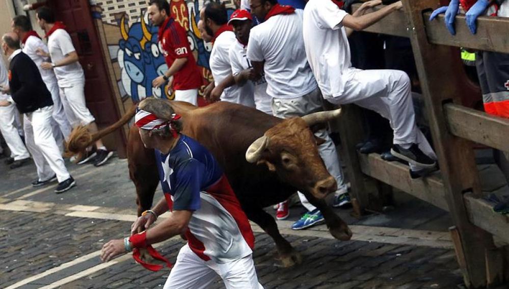 Una de las imágenes del segundo encierro de San Fermín 2016