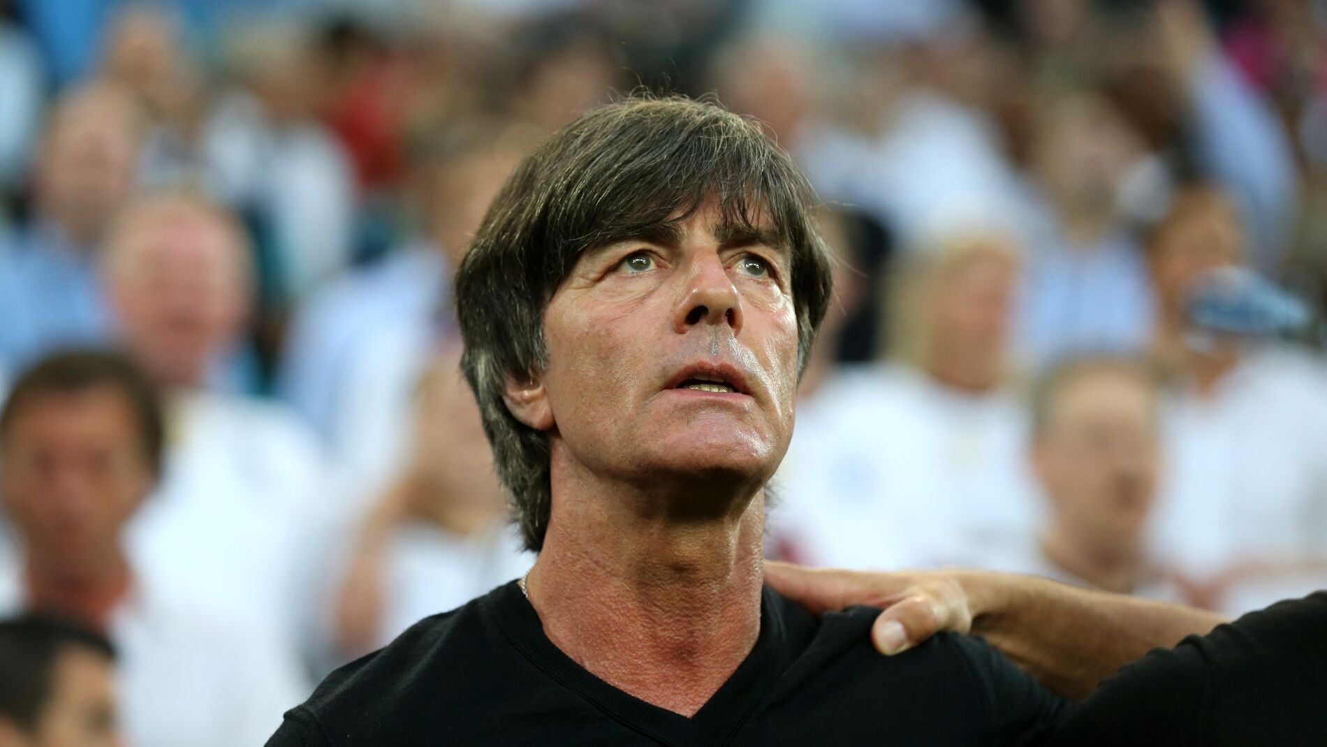 Joachim Low, mientras suena el himno alem&aacute;n