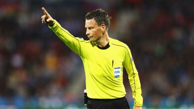 Mark Clattenburg pitará la final de la Eurocopa entre Portugal y Francia