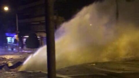 Frame 9.26329 de: El revent&oacute;n en una tuber&iacute;a causa un socav&oacute;n de 3 metros