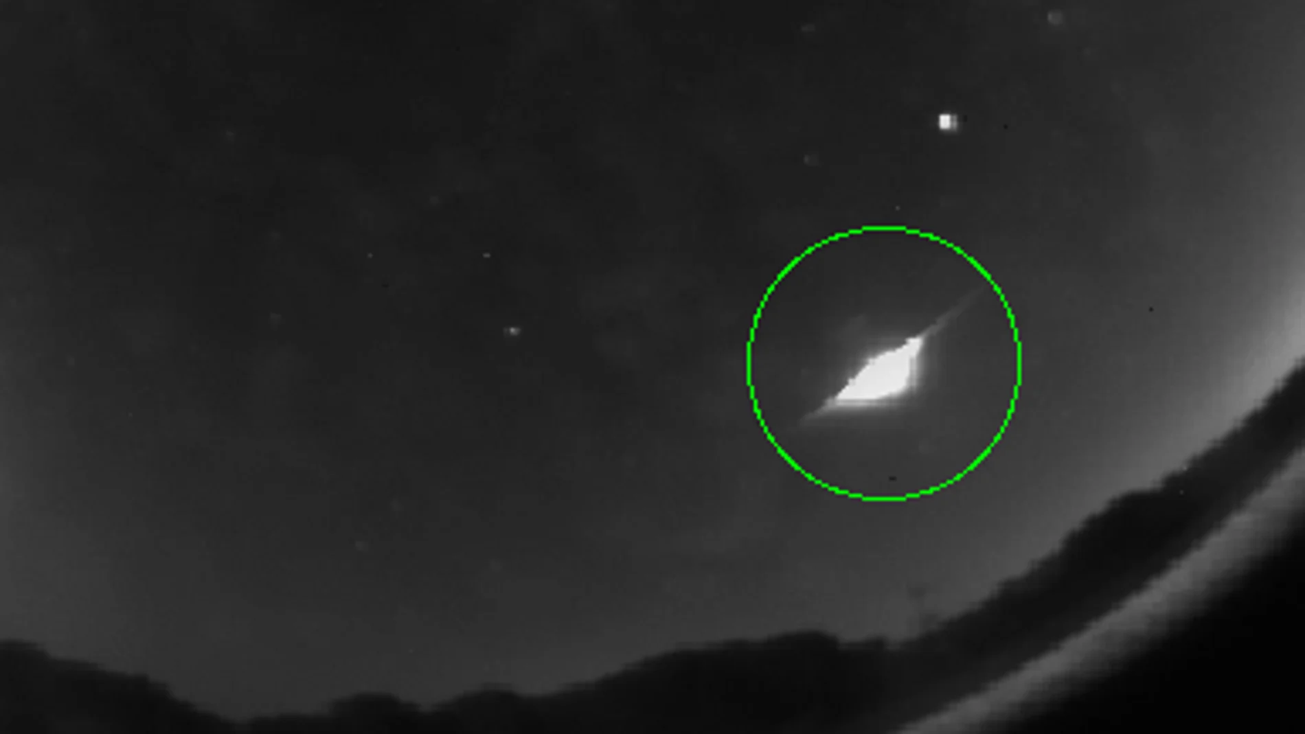 Impresionante bola de fuego es visible desde Andalucía Impresionante bola de fuego es visible desde Andalucía