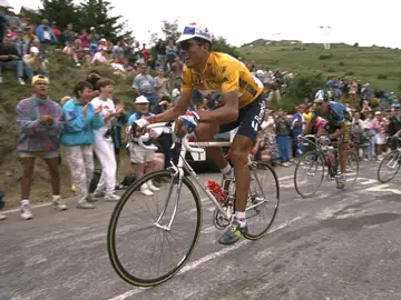 Indurain disputando una etapa del Tour Indurain disputando una etapa del Tour