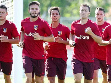 Los jugadores del Atlético se entrenan Los jugadores del Atlético se entrenan