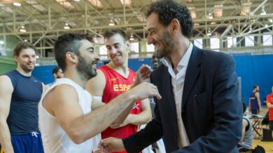 Jorge Garbajosa visita a la selección española como presidente de la FEB