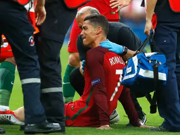 Cristiano, entre lágrimas tras caer lesionado Cristiano, entre lágrimas tras caer lesionado