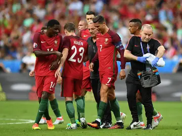 Cristiano Ronaldo se retira entre lágrimas de la final de la Eurocopa Cristiano Ronaldo se retira entre lágrimas de la final de la Eurocopa