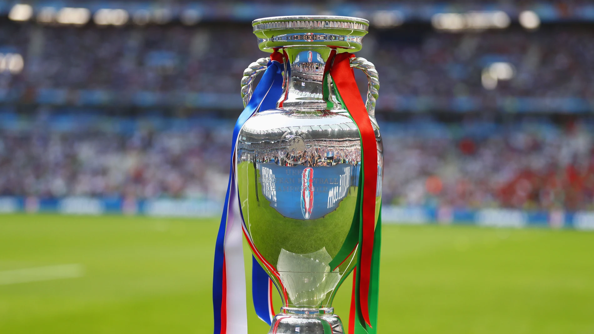 El trofeo de la Eurocopa, en Saint-Denis El trofeo de la Eurocopa, en Saint-Denis
