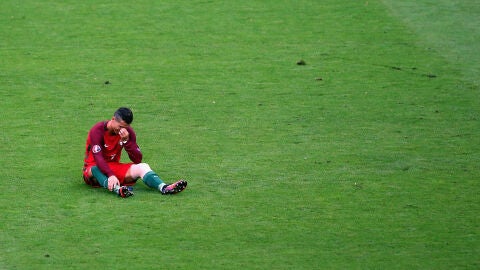 Cristiano no pudo contener las l&aacute;grimas al no poder continuar en la final