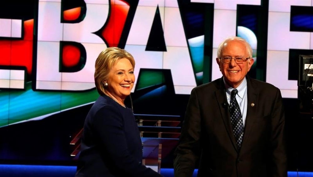 Hillary Clinton y Bernie Sanders