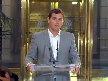 Frame 7.160572 de: Albert Rivera: "No vamos a apoyar el Gobierno de Rajoy, estaremos en la oposición constructiva" Frame 7.160572 de: Albert Rivera: "No vamos a apoyar el Gobierno de Rajoy, estaremos en la oposición constructiva"