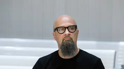 El cantante de 'Def con Dos', César Strawberry, durante el juicio celebrado en la Audiencia Nacional El cantante de 'Def con Dos', César Strawberry, durante el juicio celebrado en la Audiencia Nacional