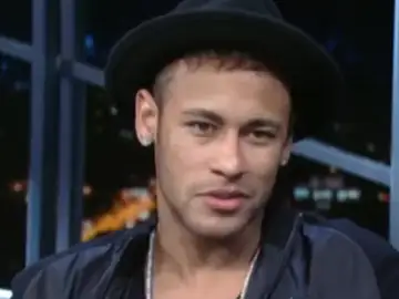 Neymar, durante una entrevista en Brasil Neymar, durante una entrevista en Brasil