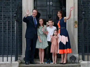 David Cameron, junto a su familia, en su último día como primer ministro David Cameron, junto a su familia, en su último día como primer ministro