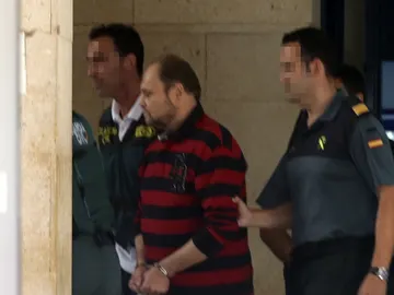 El sospechoso a su llegada a los juzgados de San Bartolome de Tirjana El sospechoso a su llegada a los juzgados de San Bartolome de Tirjana