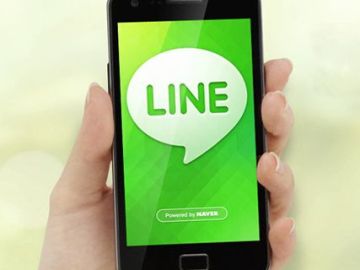 Un smartphone con la imagen corporativa de Line.