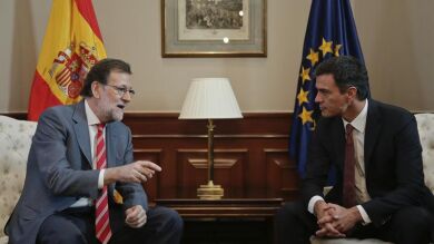 Pedro Sánchez y Mariano Rajoy se reúnen en el Congreso un día antes del acto de investidura