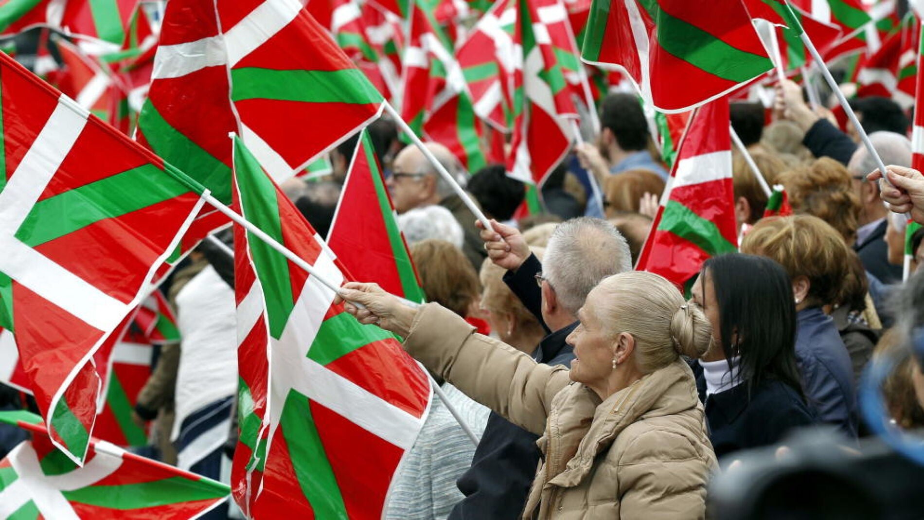Manifestantes a favor de la independencia en el Pa&iacute;s Vasco