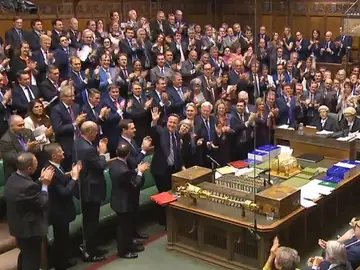 La Cámara de los Comunes despide a Cameron La Cámara de los Comunes despide a Cameron