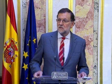 Frame 106.397916 de: Rajoy insiste en su idea de que quiere gobernar en su reunión con Sánchez