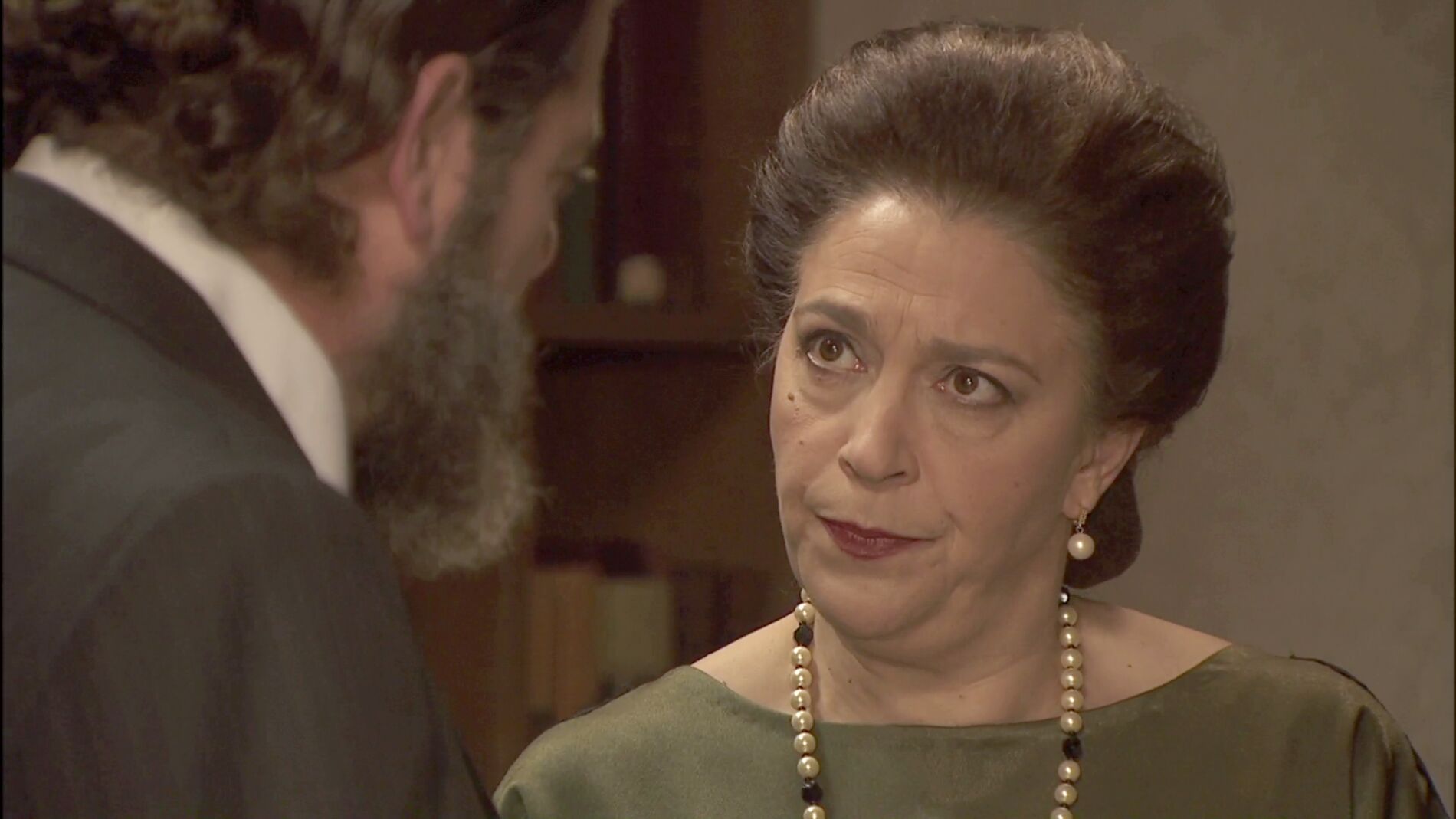 Francisca obliga a Mauricio a mancharse las manos de sangre