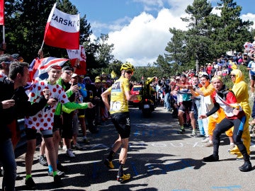 Froome sube corriendo el Mont Ventoux