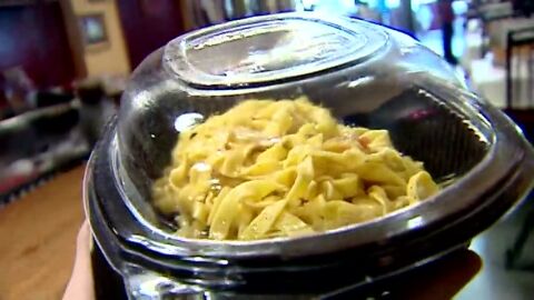 Frame 67.332308 de: En Catalu&ntilde;a ser&aacute; obligatorio llevarse las sobras de los restaurantes