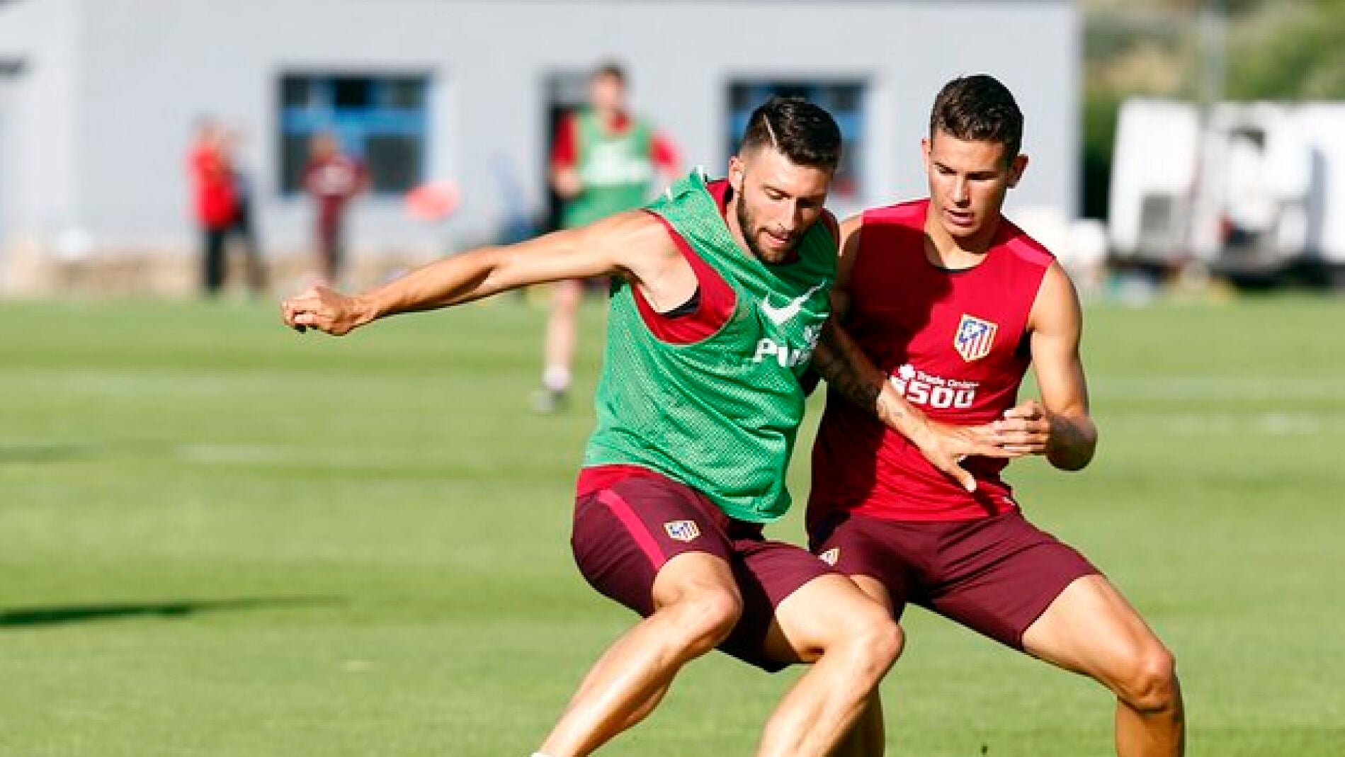 Borja Bast&oacute;n, durante el entrenamiento del Atl&eacute;tico de Madrid