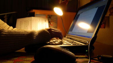 Un estudio en ratones evidencia que la luz artificial enferma porque altera el reloj biológico
