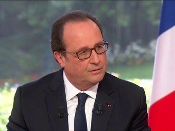 Frame 0.984958 de: Hollande replica que ha recortado sus gastos a los reproches por su peluquero Frame 0.984958 de: Hollande replica que ha recortado sus gastos a los reproches por su peluquero