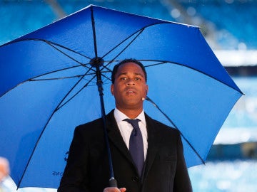 Kluivert, con un paraguas Kluivert, con un paraguas