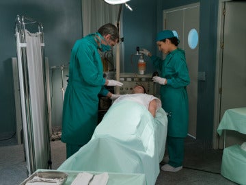 Eugenio y Aitana en una operación