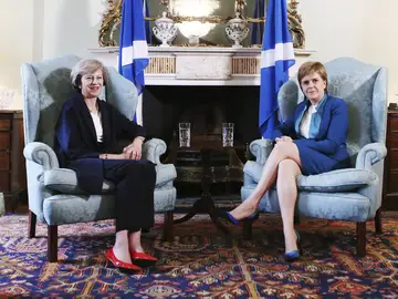 Theresa May, primera ministra británica, y la independentista Nicola Sturgeon Theresa May, primera ministra británica, y la independentista Nicola Sturgeon