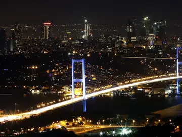 Imagen nocturna de Turquía durante el intento de golpe de Estado Imagen nocturna de Turquía durante el intento de golpe de Estado