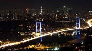 Imagen nocturna de Turquía durante el intento de golpe de Estado